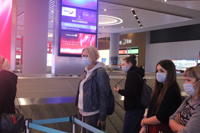 Rus Azur Havayolları'nın Novosibirsk-İstanbul charter seferleri başladı