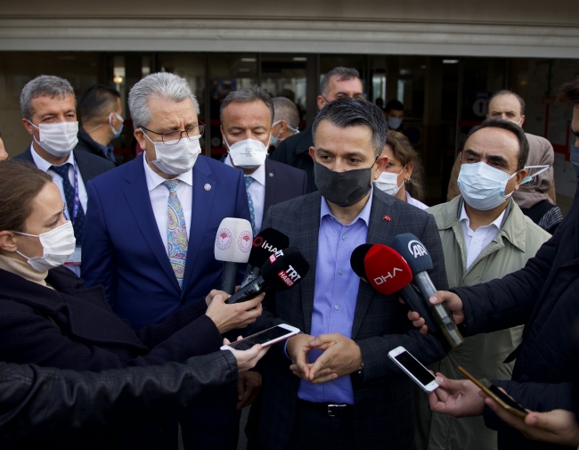 Bakan Pakdemirli'den hastanedeki yaralılara ziyaret