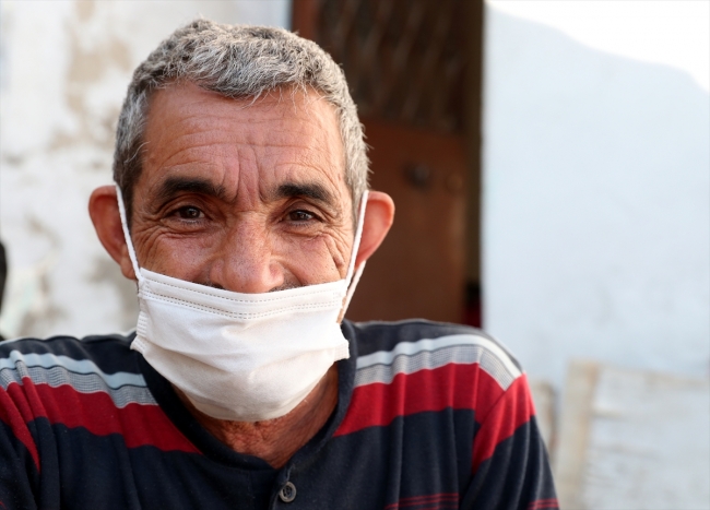 Zihinsel engelli depremzedenin yüzü Türk Kızılayın yardımıyla güldü