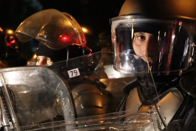 Gürcistan'da seçimin yenilenmesini isteyenlere polisten sert müdahale