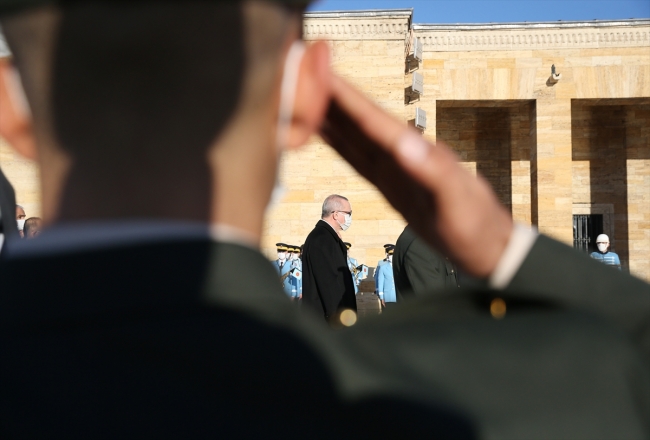 Cumhurbaşkanı Erdoğan ve devlet erkanı Anıtkabir'i ziyaret etti