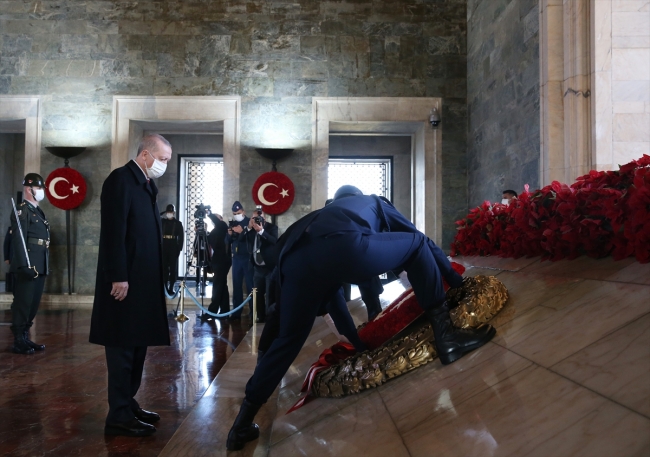 Cumhurbaşkanı Erdoğan ve devlet erkanı Anıtkabir'i ziyaret etti