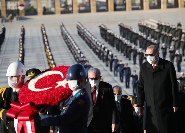 Cumhurbaşkanı Erdoğan ve devlet erkanı Anıtkabir'i ziyaret etti