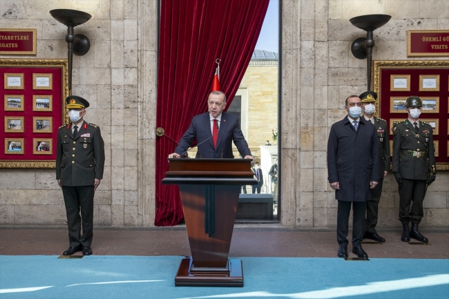 Cumhurbaşkanı Erdoğan ve devlet erkanı Anıtkabir'i ziyaret etti