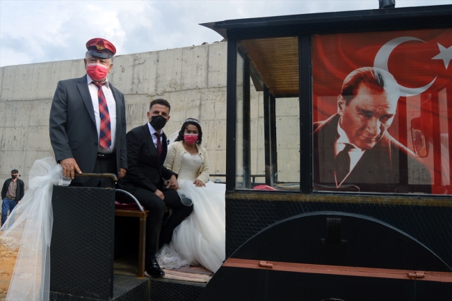 Traktör gelin arabası oldu