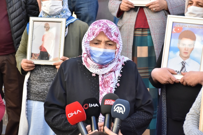 Diyarbakır'daki evlat nöbetine bir aile daha katıldı