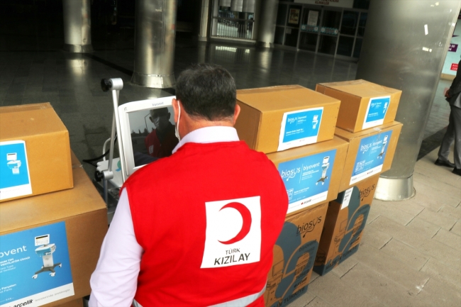 Emekli öğretmen tüm birikimiyle aldığı 5 solunum cihazını hastaneye bağışladı