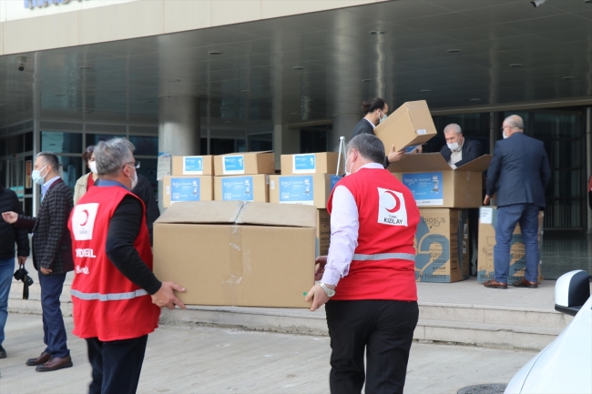 Emekli öğretmen tüm birikimiyle aldığı 5 solunum cihazını hastaneye bağışladı