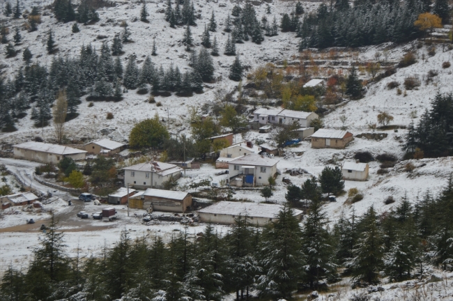 Afyonkarahisar'a mevsimin ilk karı yağdı