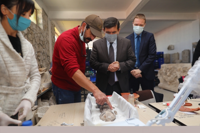 Kibyra Antik Kenti'nde Yunan ve Mısır tanrısı heykelleri bulundu