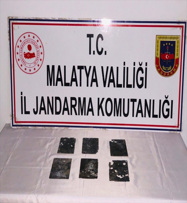 Malatya'da tarihi eser niteliğinde 6 gümüş plaka ele geçirildi