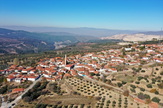 Soma'da maden ocaklarının arasında kalan mahalle taşınıyor