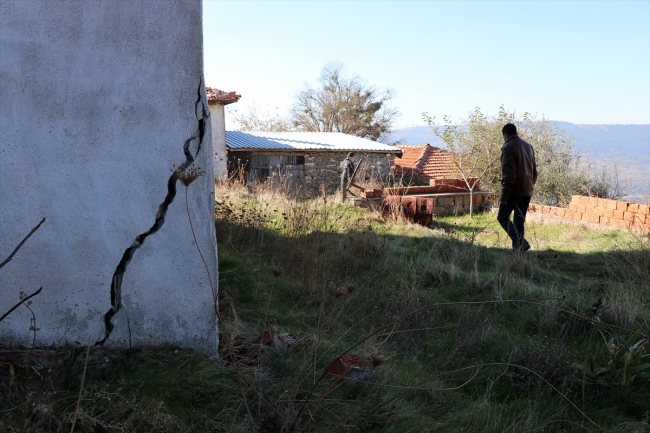 Soma'da maden ocaklarının arasında kalan mahalle taşınıyor