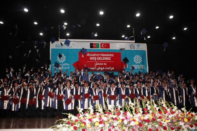 Afganistan'da Türkiye Maarif Vakfı okulları ikinci mezunlarını verdi