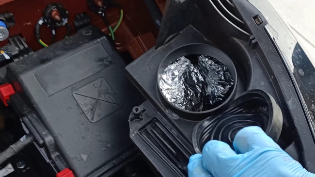 Otomobile gizlenen uyuşturucu narkotik köpeği 'Gece'ye takıldı