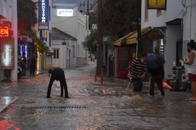 Bodrum'da sağanak hayatı olumsuz etkiledi