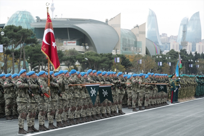 Azerbaycan'da Zafer Geçidi Töreni düzenlendi
