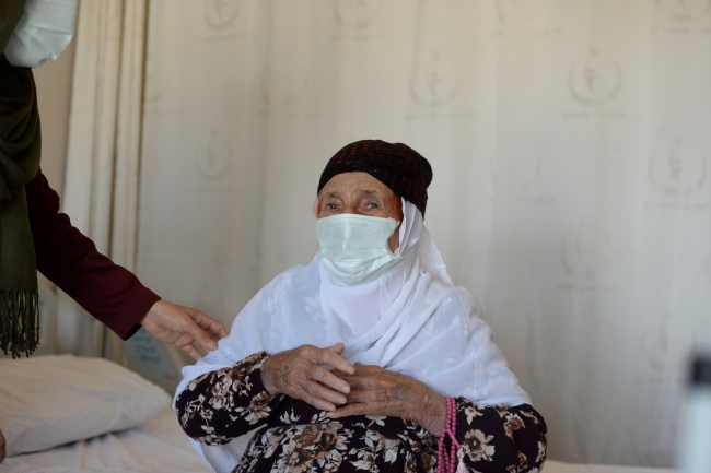 103 yaşında koronavirüsü yendi