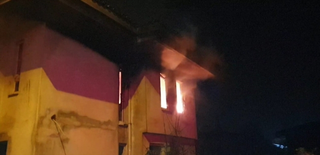 Bursa'da metruk binada yangın
