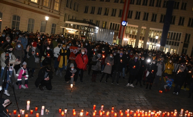 Avusturya'da göstericiler Yunanistan'daki sığınmacılar için meydanlara indi