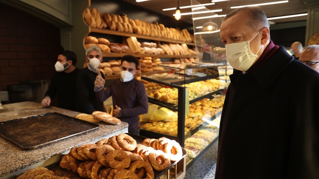 Cumhurbaşkanı Erdoğan İstanbul'da fırından alışveriş yaptı