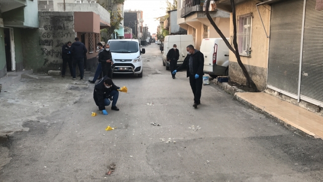 Adana’da sokakta ses bombası patladı