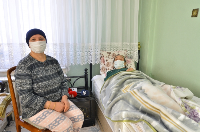 Polisin sırtında taşıdığı nine: Allah, bir değil bin kez razı olsun