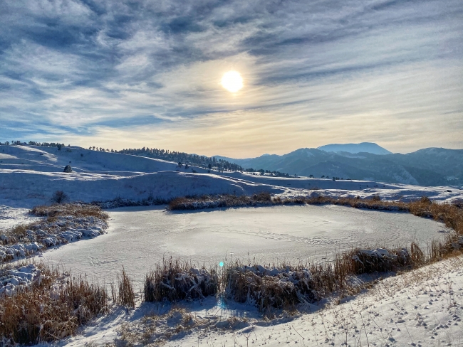 Erzurum'da Dipsiz Göl'ün yüzeyi buz tuttu