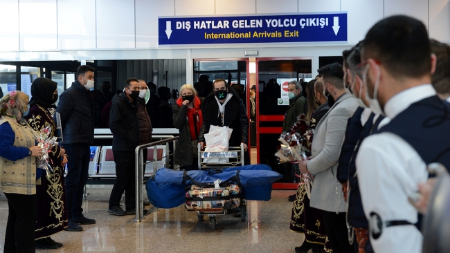 Palandöken'e gelen turistler davul zurnayla karşılandı