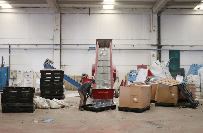 Defolu buzdolapları ekonomiye kazandırılıyor