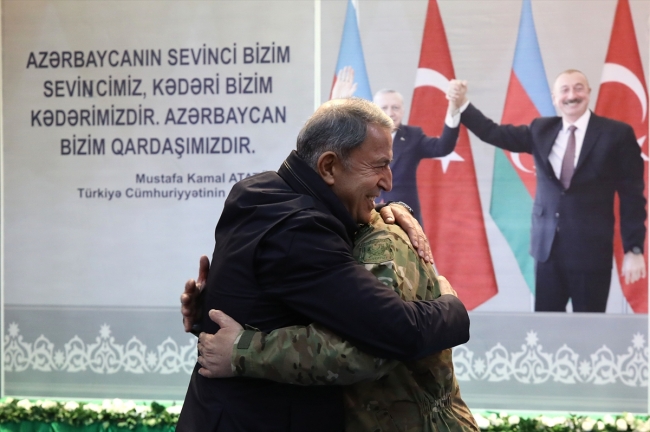 Bakan Akar ve komuta kademesi Bakü'de
