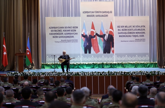 Bakan Akar ve komuta kademesi Bakü'de