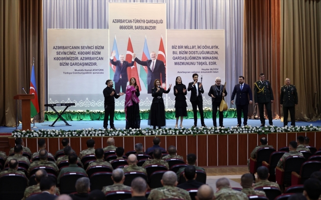 Bakan Akar ve komuta kademesi Bakü'de