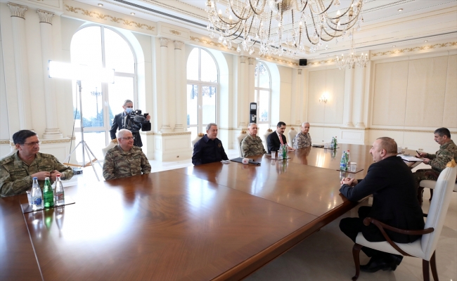 Bakan Akar ve TSK komuta kademesi Aliyev ile görüştü