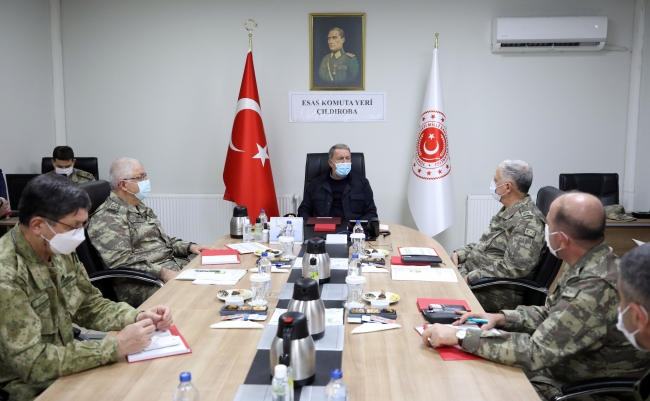 Sanatçılardan sınırdaki Mehmetçiğe moral konseri