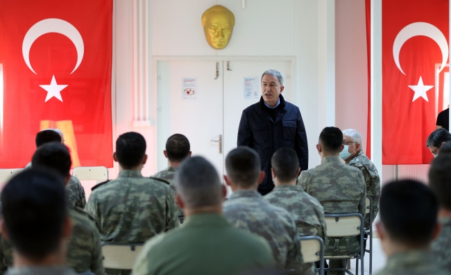 Sanatçılardan sınırdaki Mehmetçiğe moral konseri