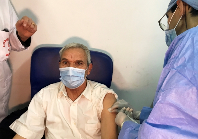 Cezayir'de aşılama çalışmaları başladı