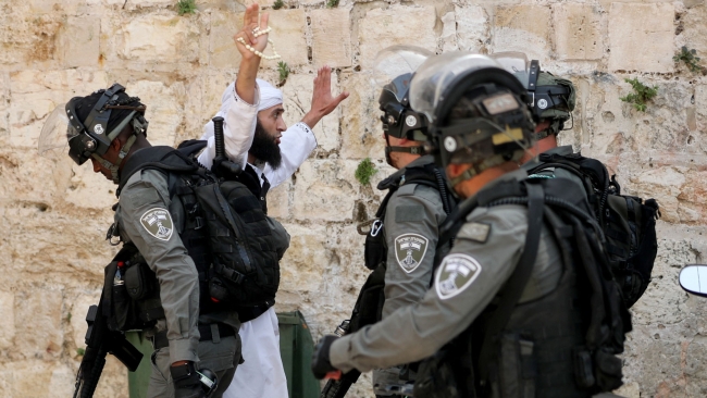 Mescid-i Aksa'da İsrail terörü: 305 yaralı