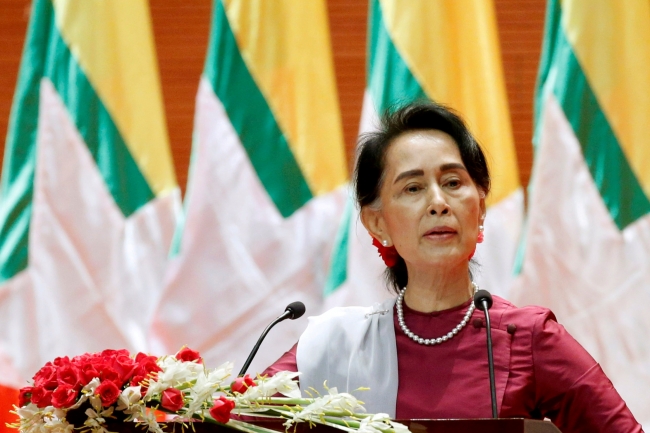 Darbe karşıtları, 1 Şubat darbesinde gözaltına alınan ülkenin eski fiili lideri Aung San Suu Çii'nin serbest bırakılmasını istedi. Fotoğraf: Reuters