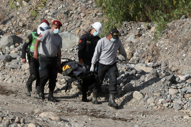 Peru'da otobüs uçuruma yuvarlandı: 29 ölü