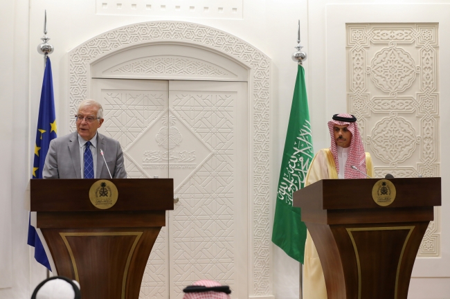 Borrell (solda), Suudi Arabistan Dışişleri Bakanı Faysal bin Ferhan Al Suud ile | Fotoğraf: Reuters