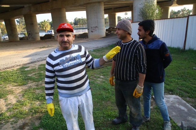 Seyhan Nehri'ne düşen adamı işçiler kurtardı