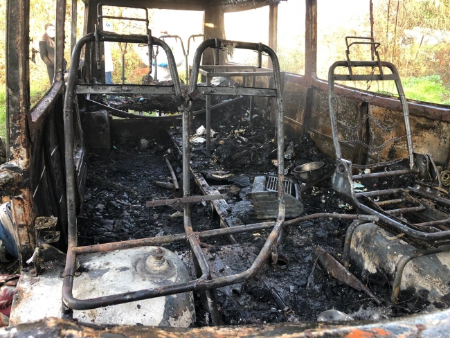 Hurda minibüste çıkan yangında bir kişi öldü