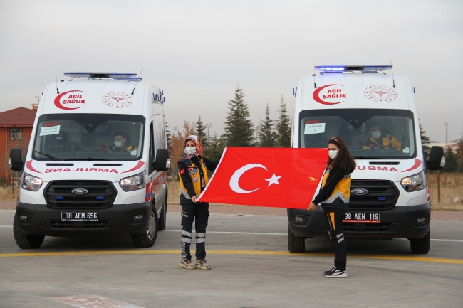 Kayseri'de 13 ambulans, ay ve yıldız koreografisiyle hizmete alındı