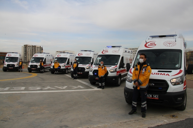 Kayseri'de 13 ambulans, ay ve yıldız koreografisiyle hizmete alındı