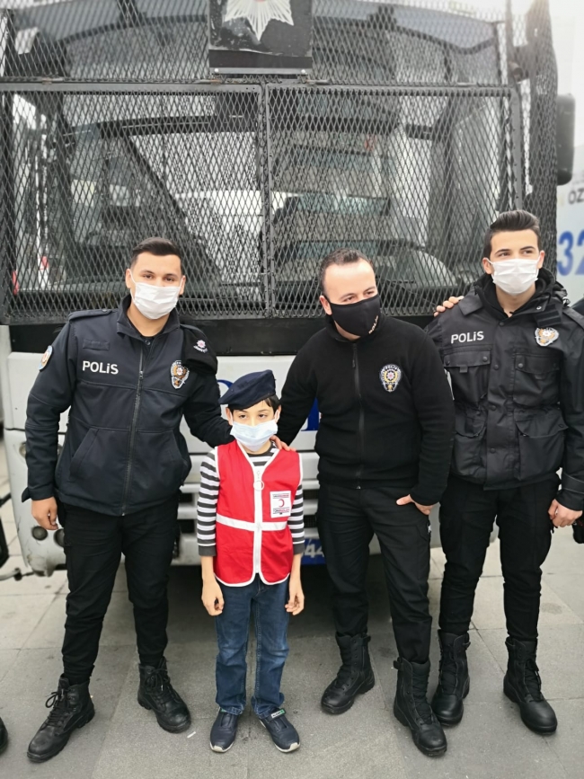 Polisler küçük Mehmet'in hayalini doğum gününde gerçekleştirdi