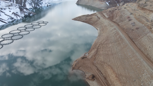 Erzincan'daki Göyne Barajı'nda su seviyesi yüzde 6'ya geriledi