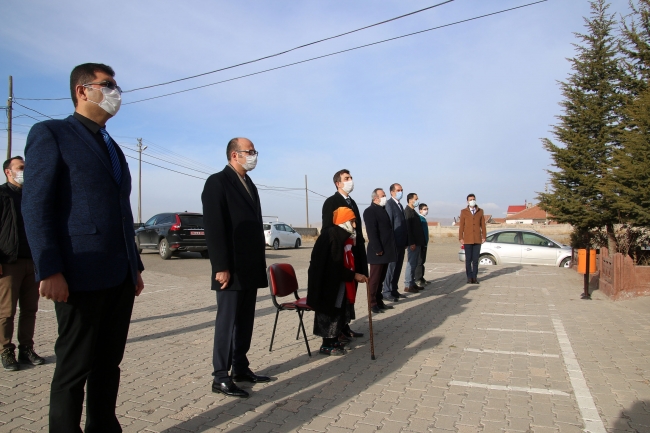 Bakan Selçuk'un "İstiklal Marşı" çağrısına 96'lık nineden destek