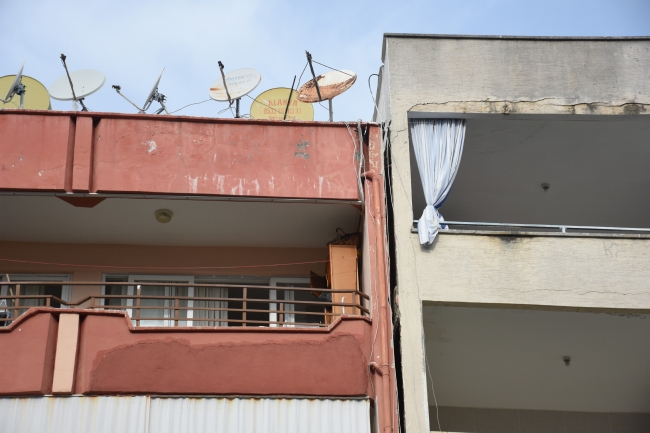 Alanya'da 5 katlı bina yıkılma riski nedeniyle boşaltıldı