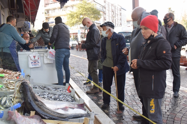 20 kilo ağırlığındaki 3 levrek 2 bin 600 liraya satılacak